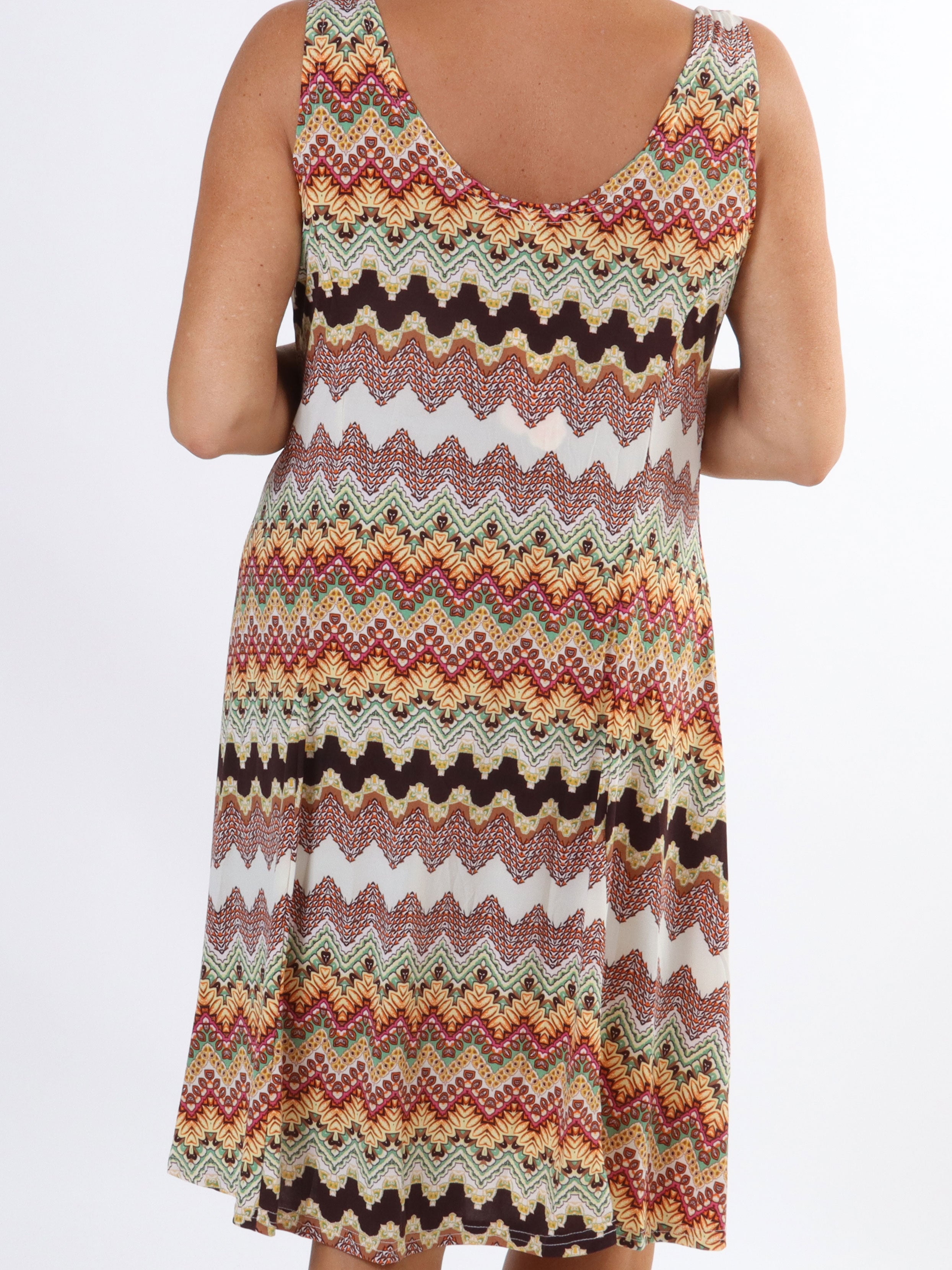 Maj Zigzag - Söt elastisk plus size sommarklänning med mönster